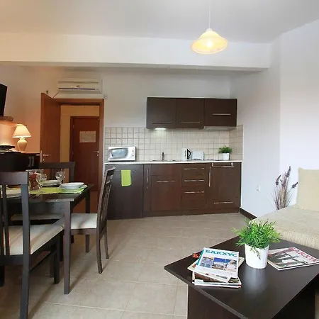 Pearl Apartments 2 *